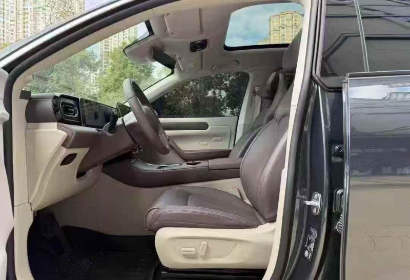 淮安24年零跑汽车C114