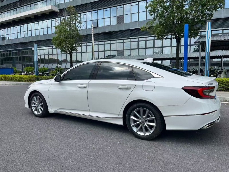 东莞22年本田雅阁8