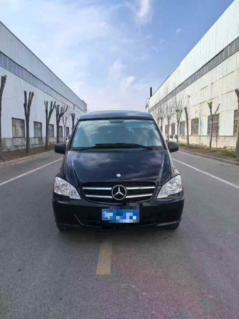 青岛16年奔驰唯雅诺1