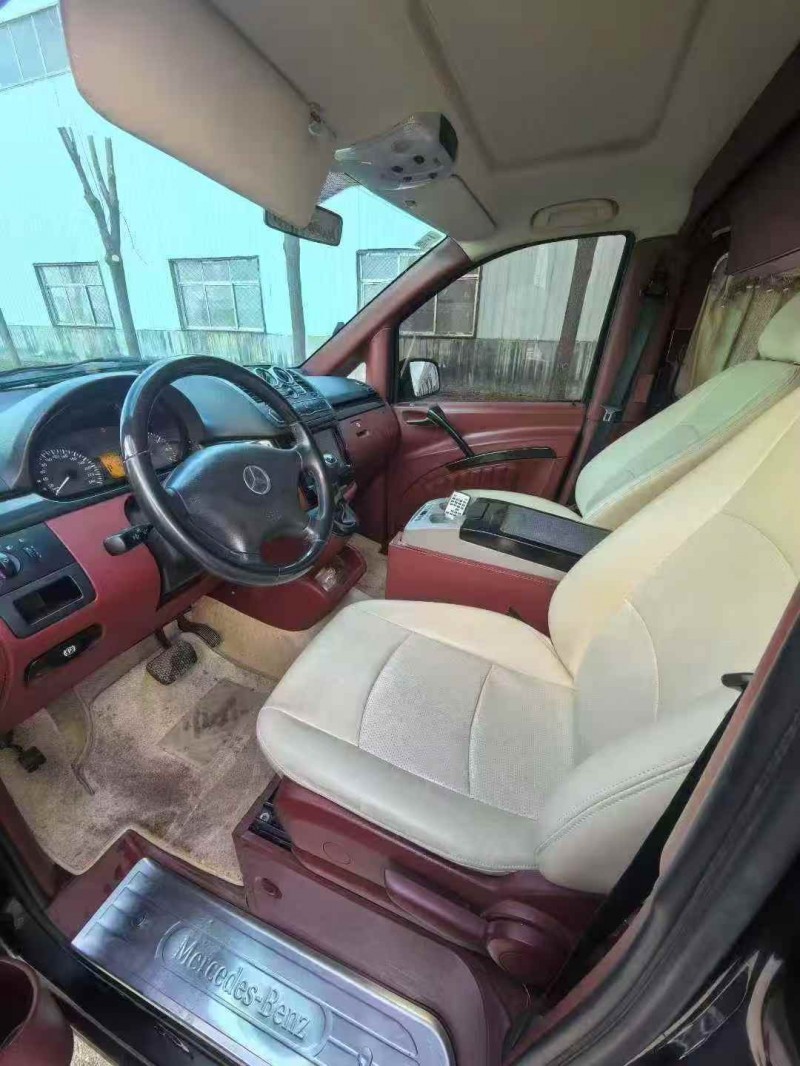 青岛16年奔驰唯雅诺5