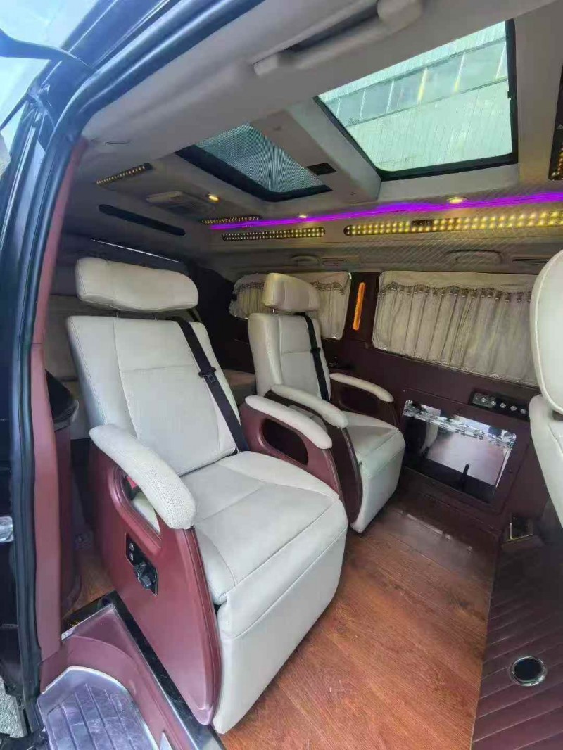 青岛16年奔驰唯雅诺6