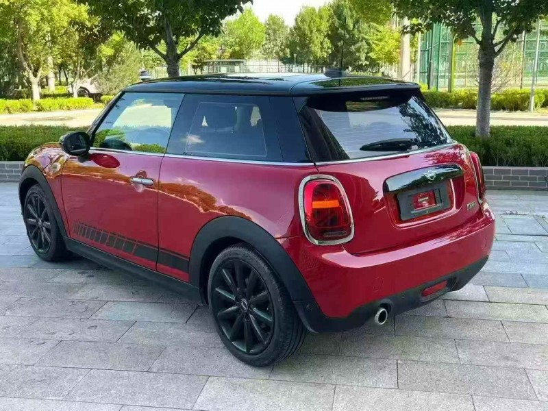 济宁21年宝马迷你7