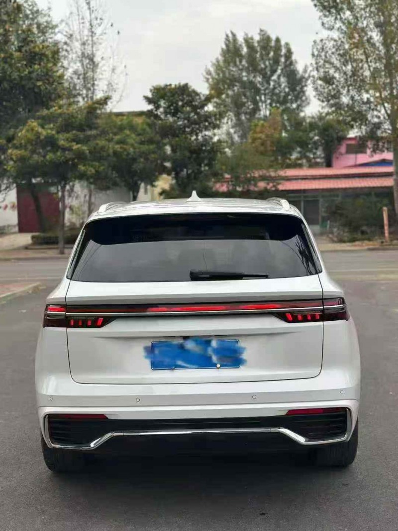 枣庄22年吉利星越9