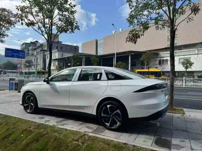 湛江25年吉利银河8