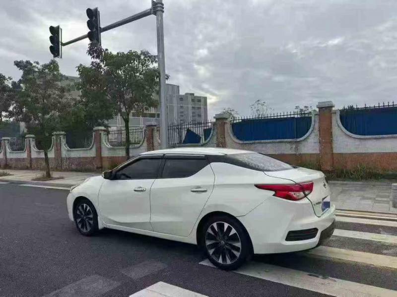 湛江19年日产蓝鸟2