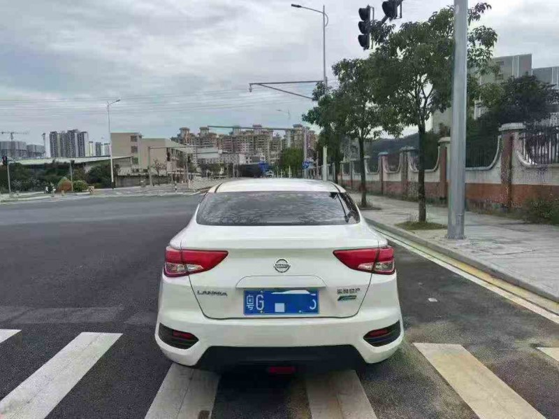 湛江19年日产蓝鸟9