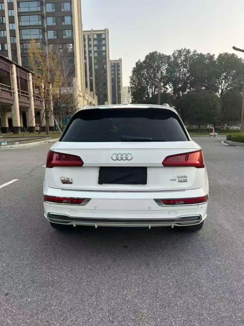 南阳19年奥迪Q58