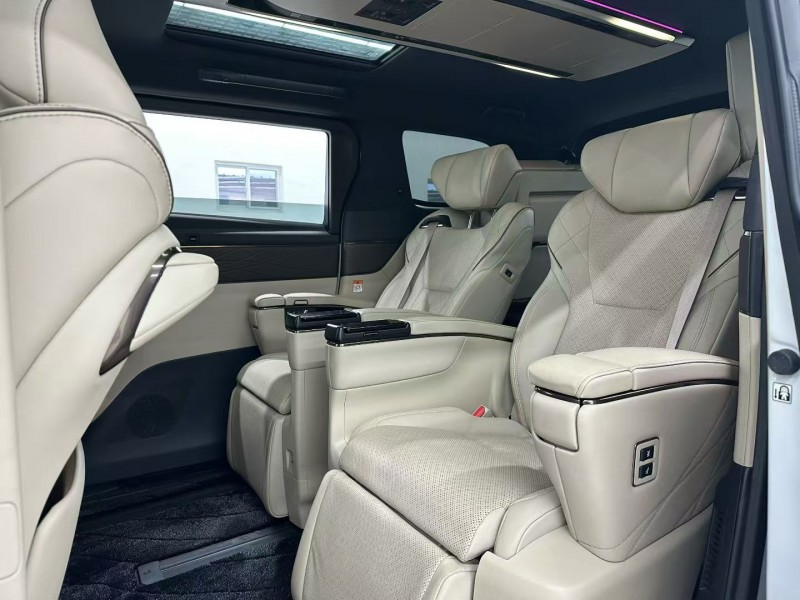 唐山23年丰田威尔法4