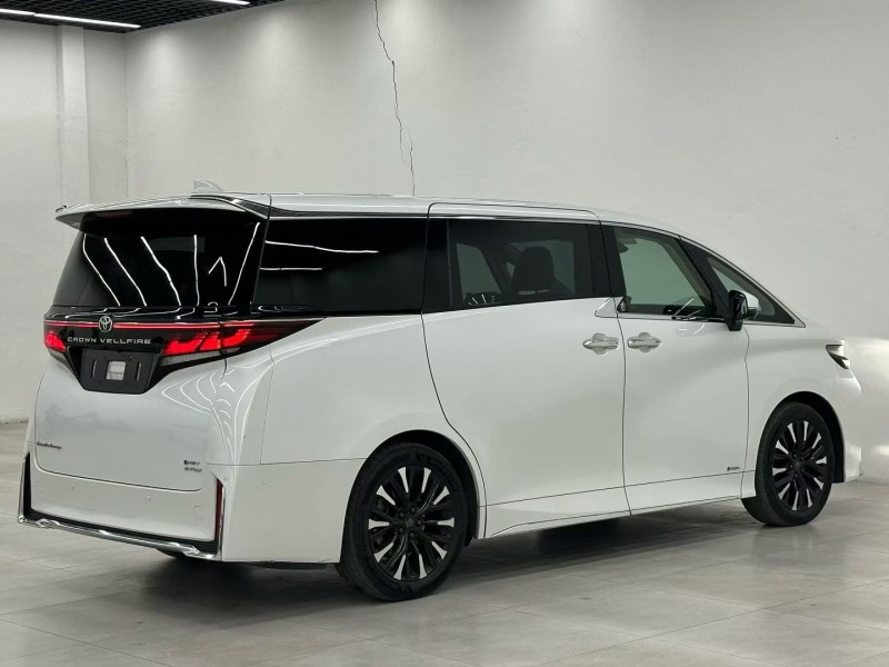 唐山23年丰田威尔法8