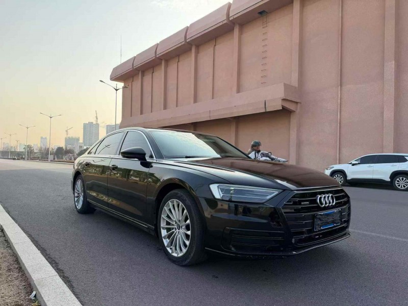 济宁21年奥迪A8L2