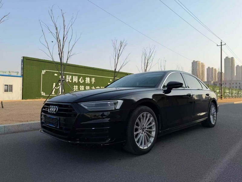 济宁21年奥迪A8L3