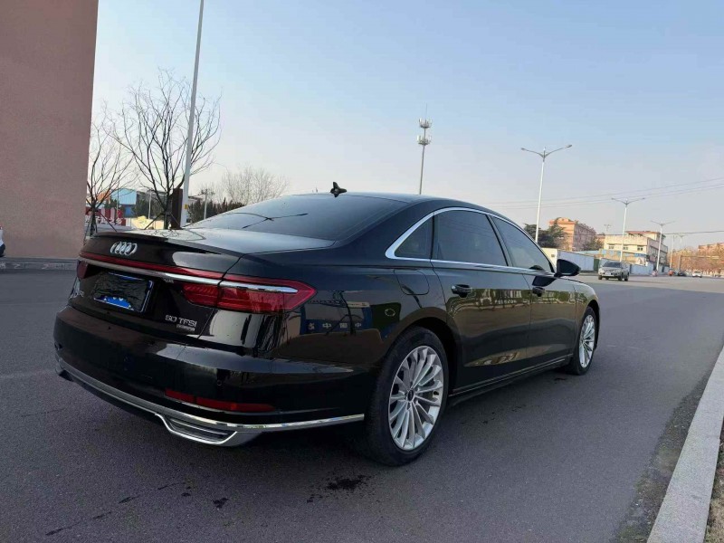 济宁21年奥迪A8L8