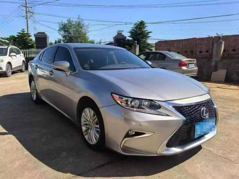 南平17年雷克萨斯ES2