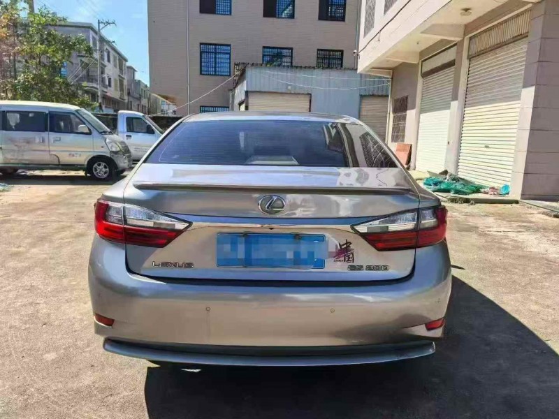 南平17年雷克萨斯ES6