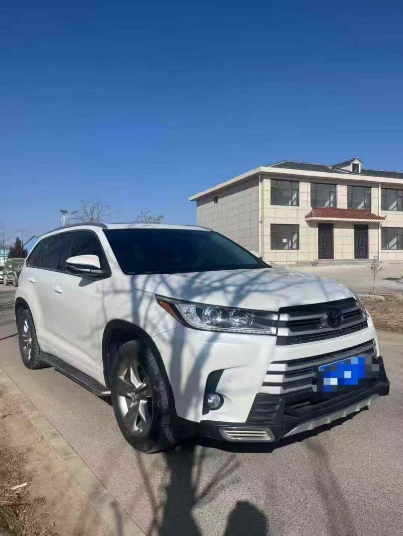 白银22年丰田汉兰达3