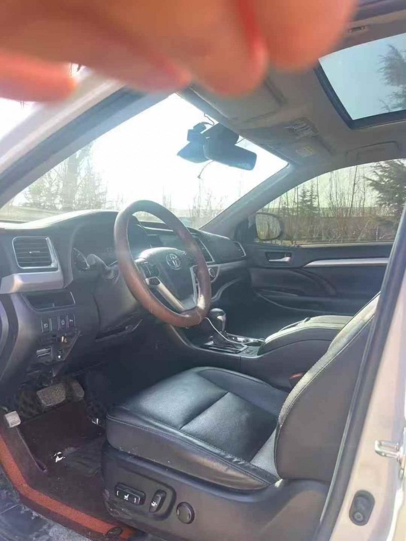 白银22年丰田汉兰达4