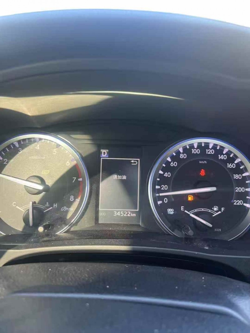 白银22年丰田汉兰达5