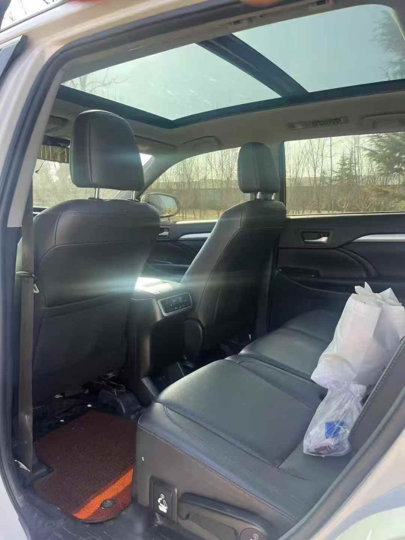 白银22年丰田汉兰达6