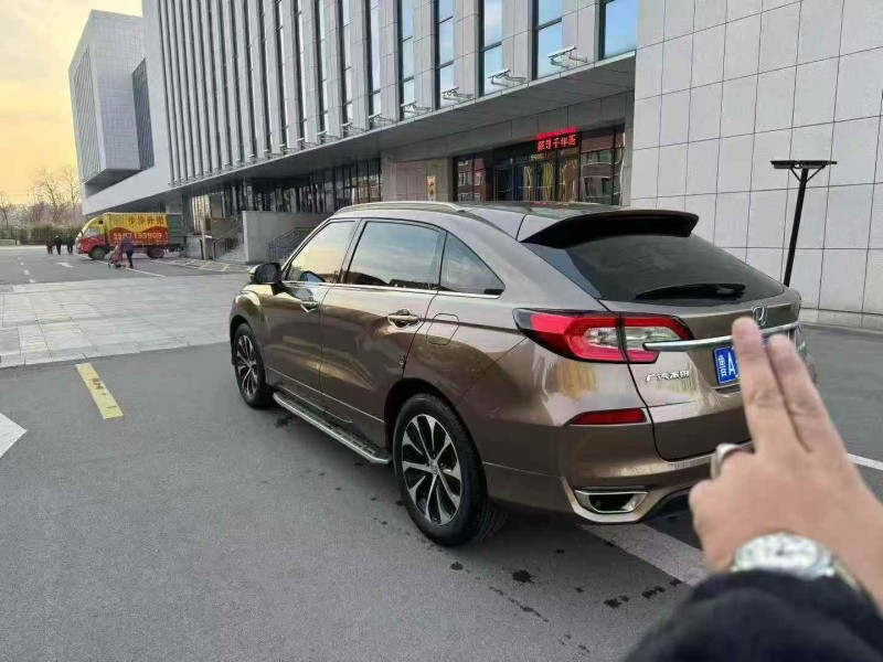 济宁17年本田冠道8