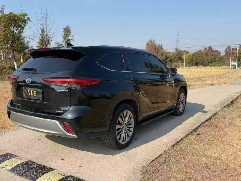 连云港23年丰田汉兰达8