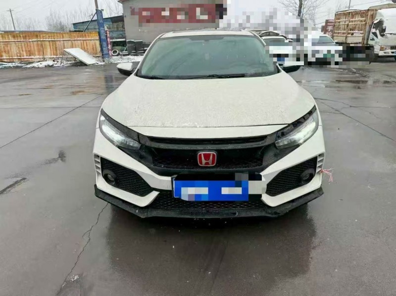 济宁17年本田思域1