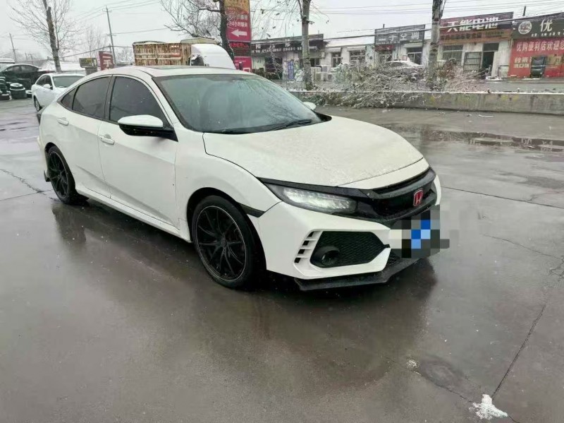 济宁17年本田思域2