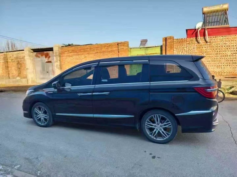 青岛19年本田艾力绅3