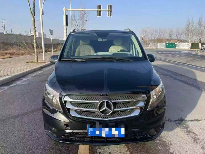 东营17年奔驰威霆1