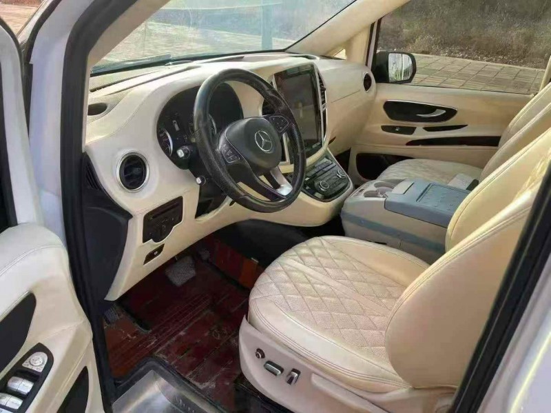 东营17年奔驰威霆4