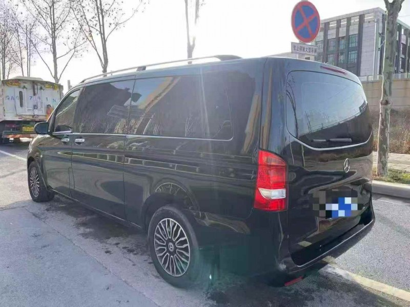 东营17年奔驰威霆8