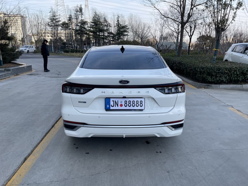 济宁22年福特蒙迪欧9