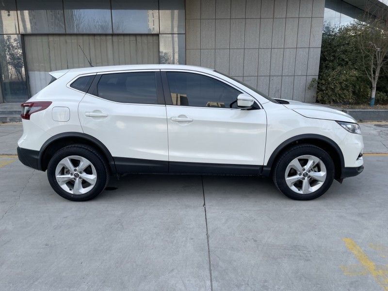 济宁24年日产逍客7