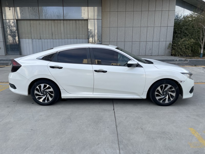 济宁18年本田思域8