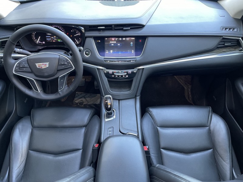 济宁17年凯迪拉克XT56