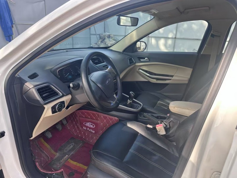 青岛17年福特福克斯4