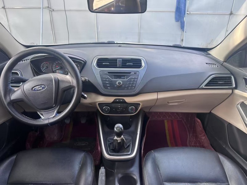 青岛17年福特福克斯5