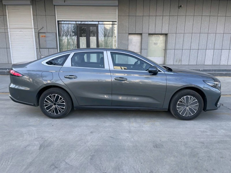 济宁25年吉利银河7