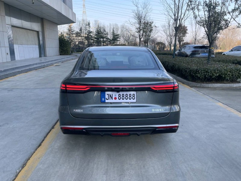 济宁25年吉利银河8