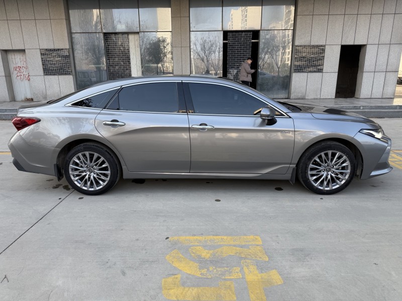 济宁24年丰田亚洲龙8