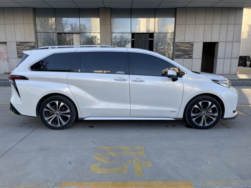 济宁24年丰田格瑞维亚3