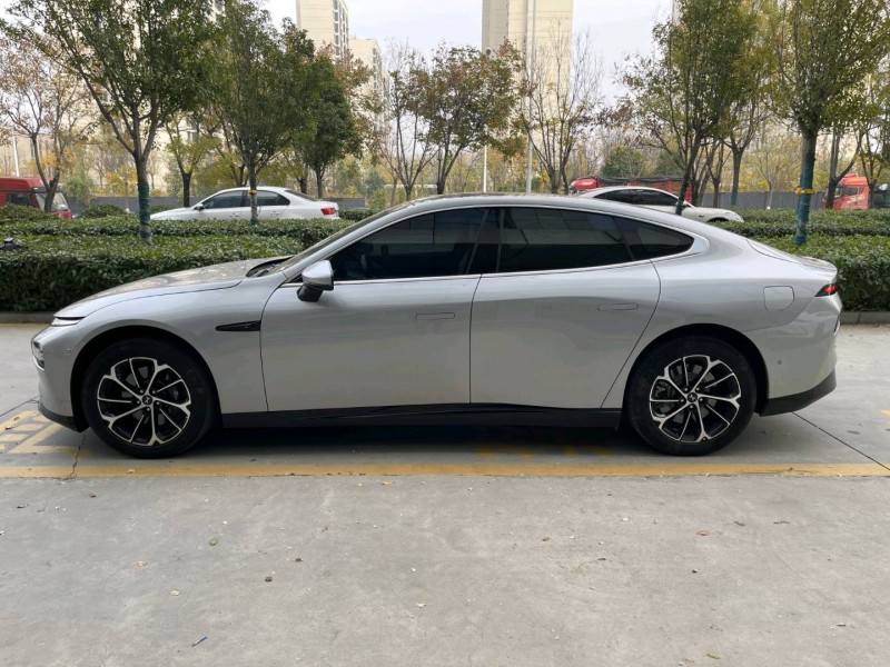 济宁23年小鹏汽车p74