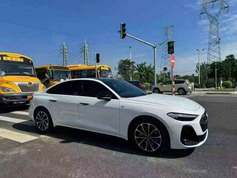 深圳25年奥迪A52