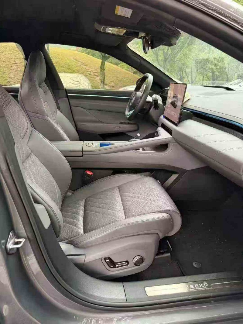 重庆24年极氪汽车0015