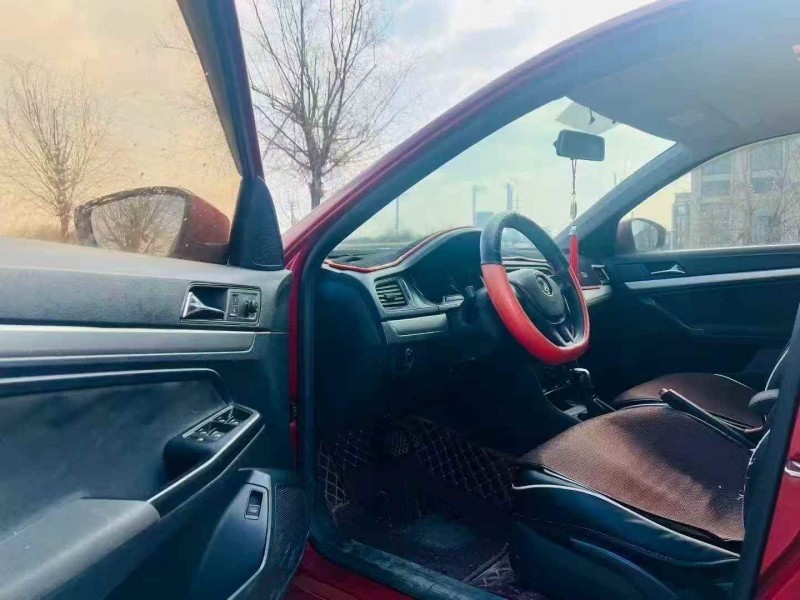 潍坊17年大众朗逸8