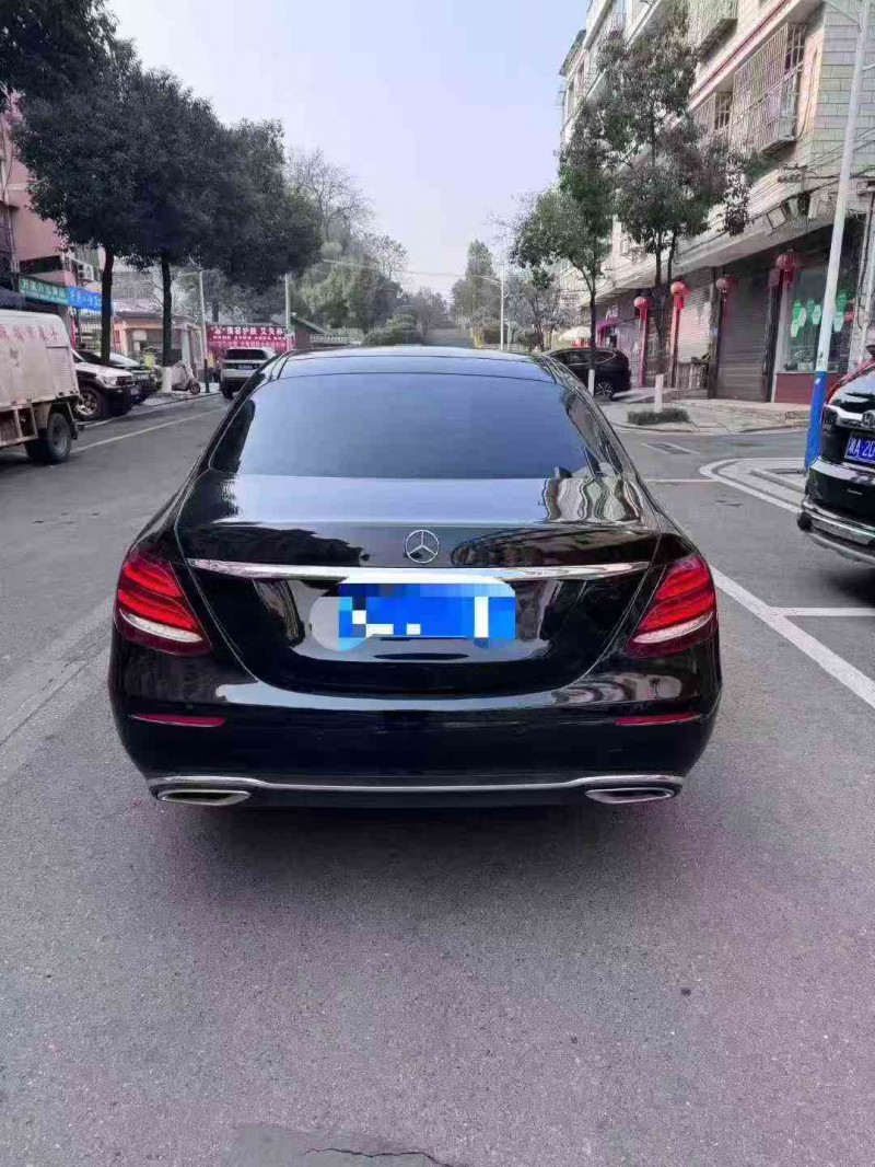 张家界19年奔驰E8