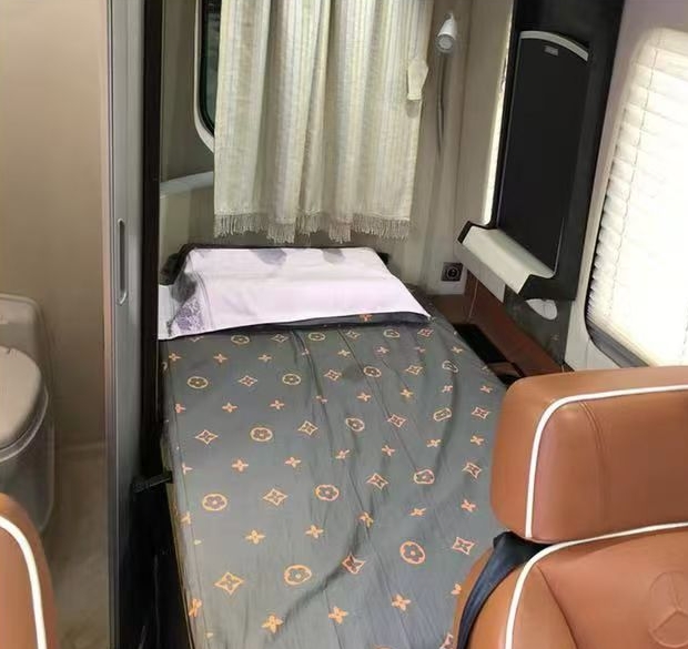 济宁14年奔驰斯宾特6