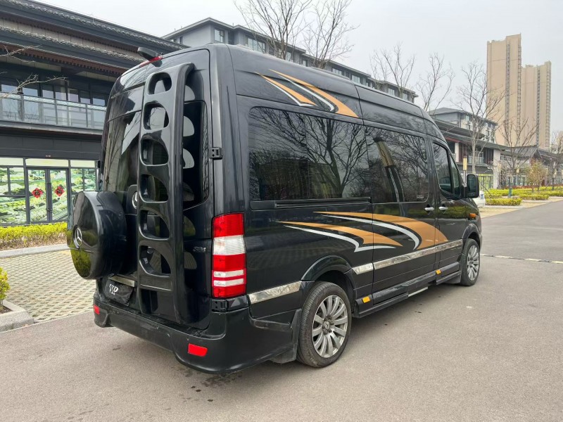 济宁14年奔驰斯宾特8