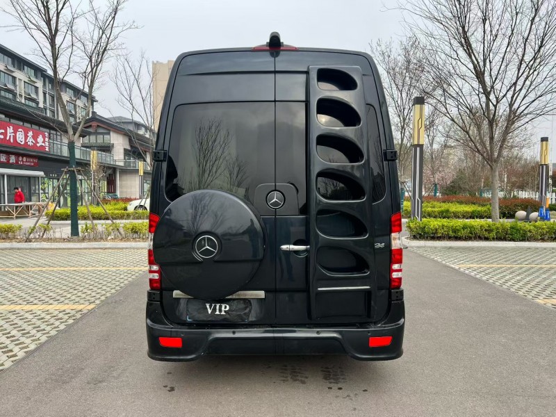济宁14年奔驰斯宾特9