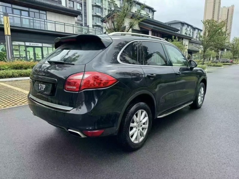 济宁14年保时捷卡宴8