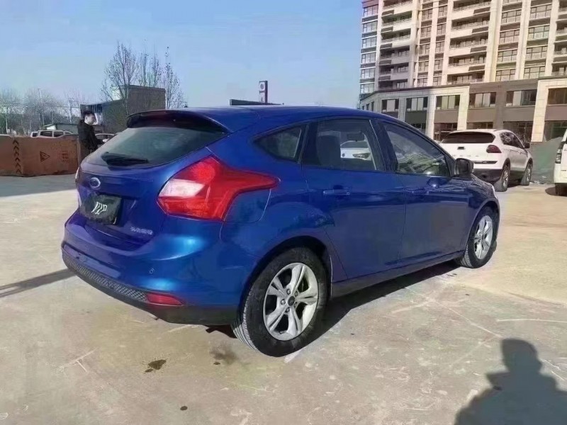 济宁13年福特福克斯8